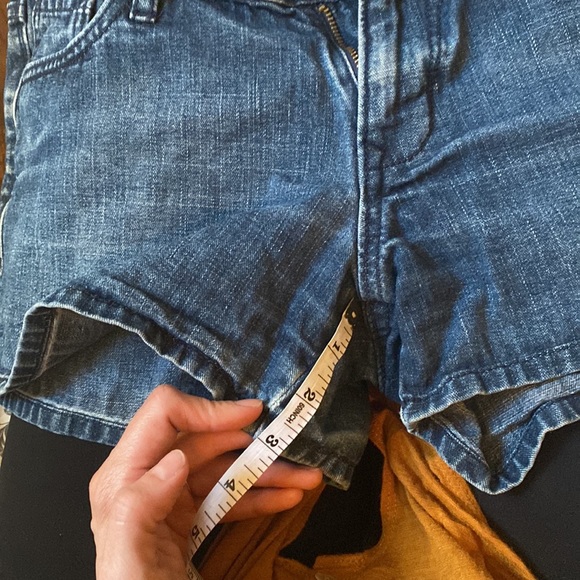 Old Navy short shorts - Picture 4 of 4